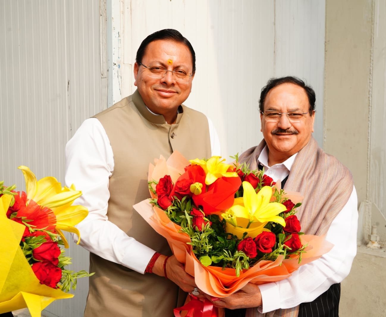 मुख्यमंत्री धामी ने जौलीग्रांट एयरपोर्ट, पर केन्द्रीय मंत्री, भारत सरकार श्री जगत प्रकाश नड्डा का उत्तराखंड आगमन पर स्वागत एवं अभिनंदन किया