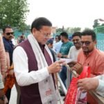 मुख्यमंत्री ने लोहियाहेड हेलीपैड व कैंप कार्यालय में जनता व जनप्रतिनिधियों से मुलाकात कर जनसमस्याएं सुनी