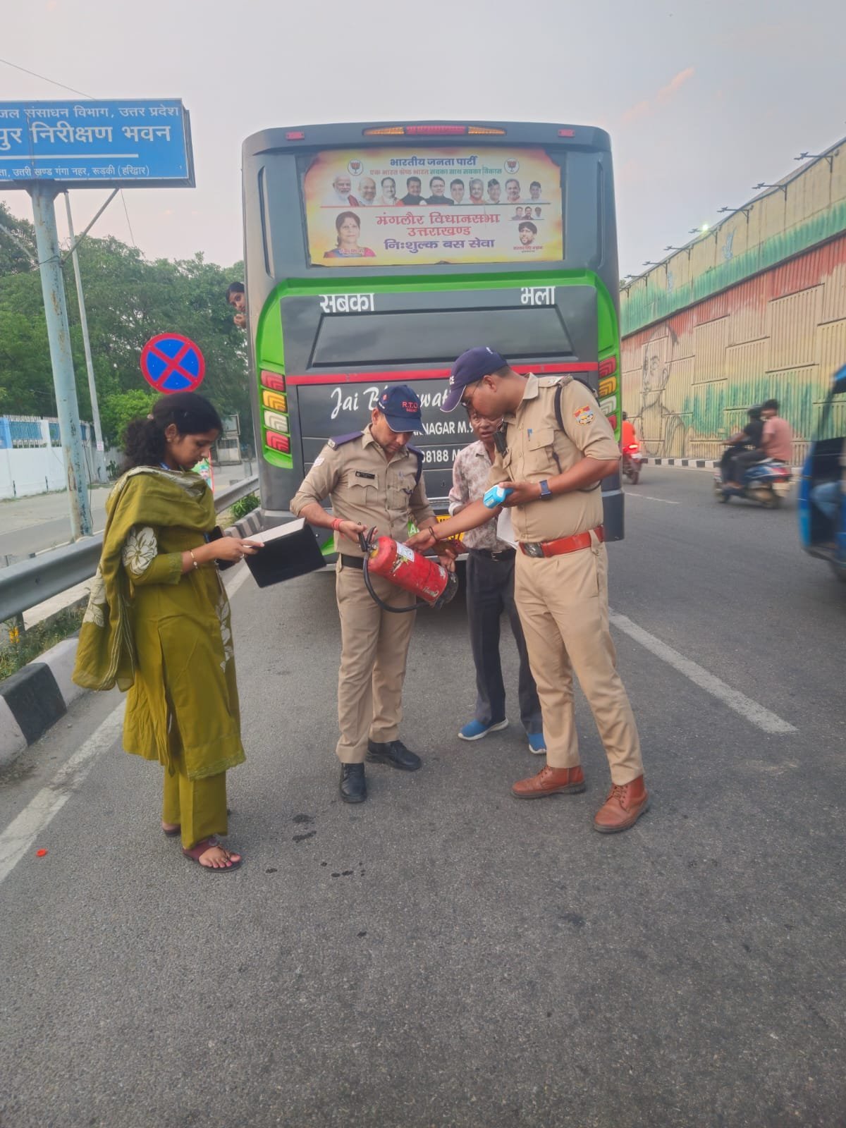 यात्रियों की सुरक्षा सर्वोपरि, टूरिस्ट एवं यात्री बसों का विशेष निरीक्षण अभियान