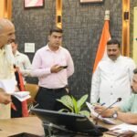 समाधान दिवस में डीएम ने सुनीं 194 जन शिकायतें, समयबद्ध निस्तारण के सख्त निर्देश
