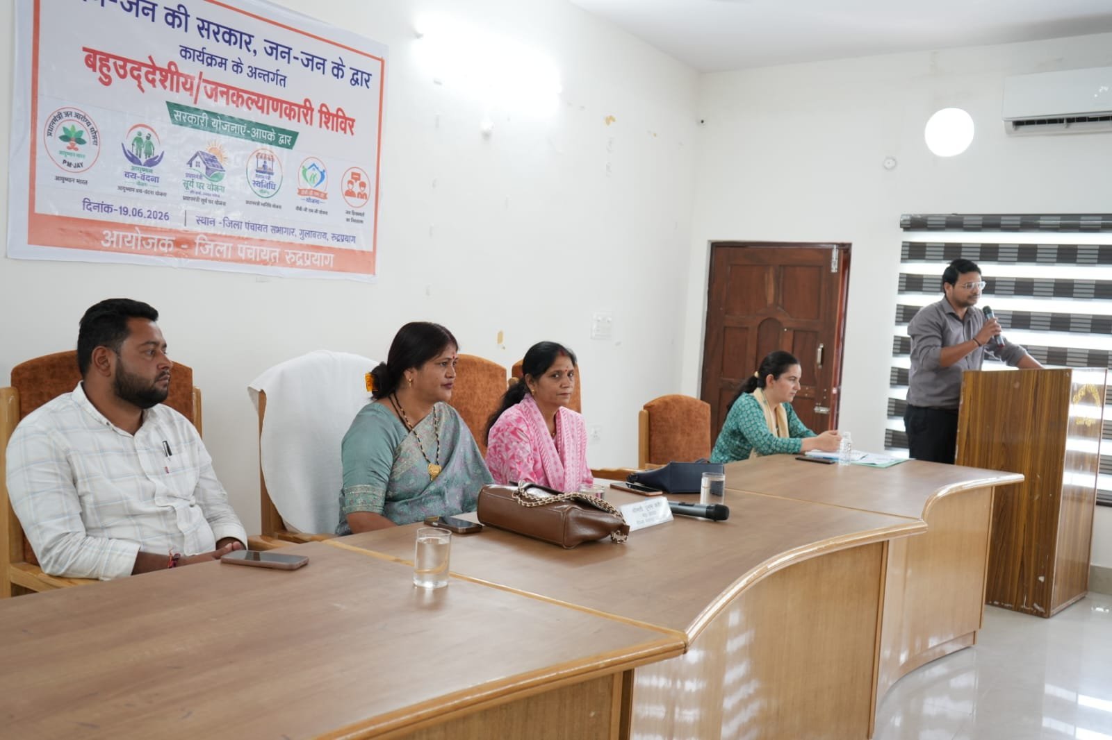सरकार जनता के द्वार कार्यक्रम में सुनी गई जनसमस्याएं, योजनाओं की दी गई जानकारी