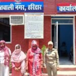 सार्वजनिक स्थान पर आने जाने वाले व्यक्तियो को अपनी ओर आकर्षित करने वाली महिलाओ को हरिद्वार पुलिस ने हिरासत में लिया