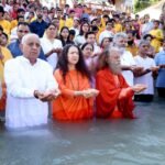 सोमवती अमावस्या पर गंगा स्नान, राष्ट्र समृद्धि व विश्व शांति के लिये प्रार्थना