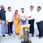 बहुउद्देशीय शिविर में सीएम को सौंपा ज्ञापन, अपर सचिव मुख्यमंत्री बंशीधर तिवारी के समन्वय से शाम को ही सिलाई मशीन उपलब्ध