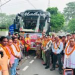 अपर जिलाधिकारी पंकज उपाध्याय ने श्रद्धालुओं को हरी झंडी दिखाकर सोमनाथ स्वाभिमान यात्रा के लिए किया रवाना