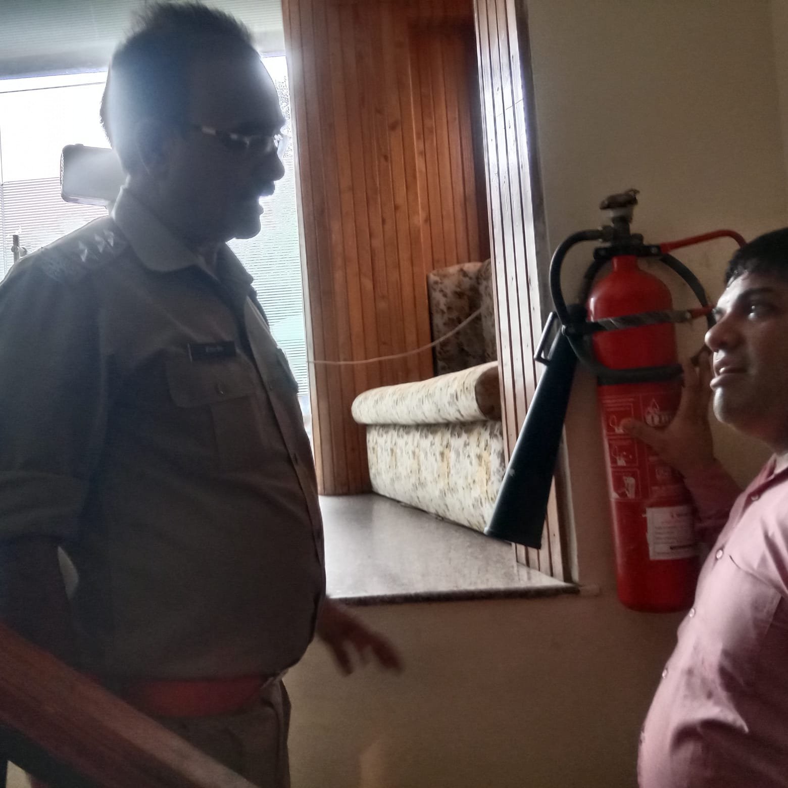 आग लगने की घटनाओं से बचाओ के लिए फायर ऑडिट, मौके पर सुरक्षा उपकरणों की की गई जांच