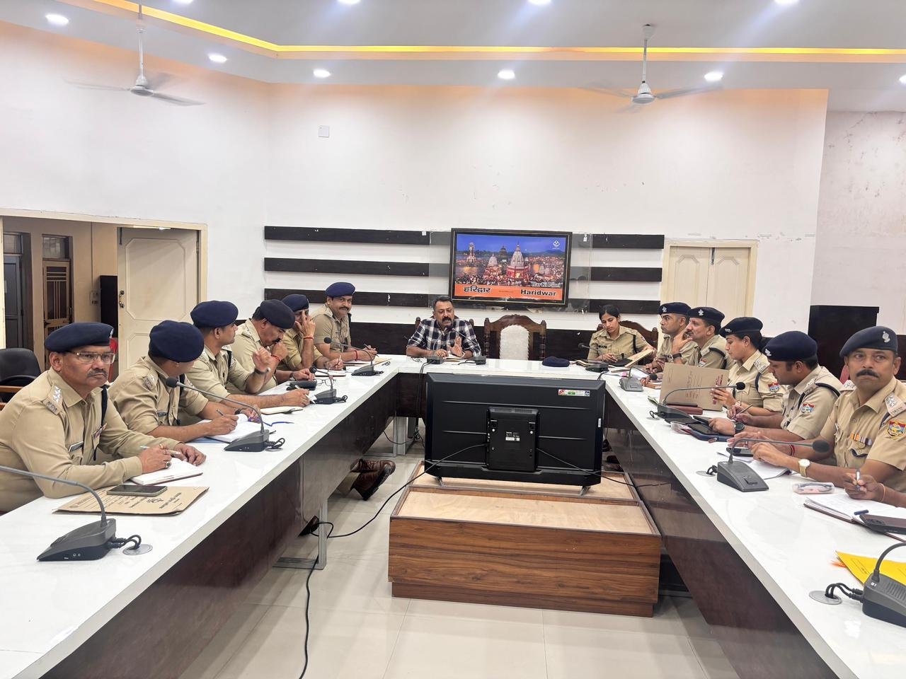 आगामी कांवड़ मेले के दृष्टिगत SSP हरिद्वार नवनीत सिंह ने की अहम बैठक