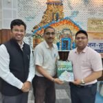 एक पुस्तक दान करें, ज्ञान का वृक्ष लगाएं’ अभियान को मिला लगातार समर्थन, अफसरों ने भेंट की किताबें