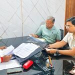 जनहित एवं विकास कार्यों की प्रगति को लेकर रामपाल सिंह ने अधिकारियों के साथ की समीक्षा बैठक