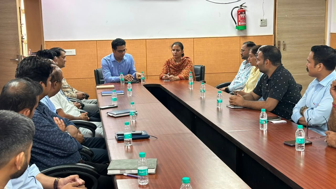 जिलाधिकारी के निर्देशन में कांवड़ मेला-2026 एवं औद्योगिक क्षेत्र से जुड़े परिवहन एवं सड़क सुरक्षा विषयों पर उद्योग प्रतिनिधियों के साथ महत्वपूर्ण बैठक आयोजित