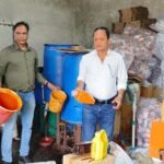 जिलाधिकारी के निर्देशन में खाद्य सुरक्षा विभाग की बड़ी कार्रवाई, बिना लेबल के सॉस की 351 बोतलें मौके पर सीज