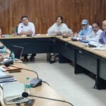 जिलाधिकारी ने की ग्राम्य विकास विभाग की योजनाओं की समीक्षा, माह के अंत तक लक्ष्यों की पूर्ति के दिए निर्देश