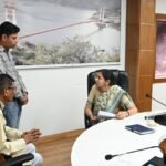 जिलाधिकारी ने जनता दरबार में सुनी जनसमस्याएं, समयबद्ध निस्तारण के निर्देश