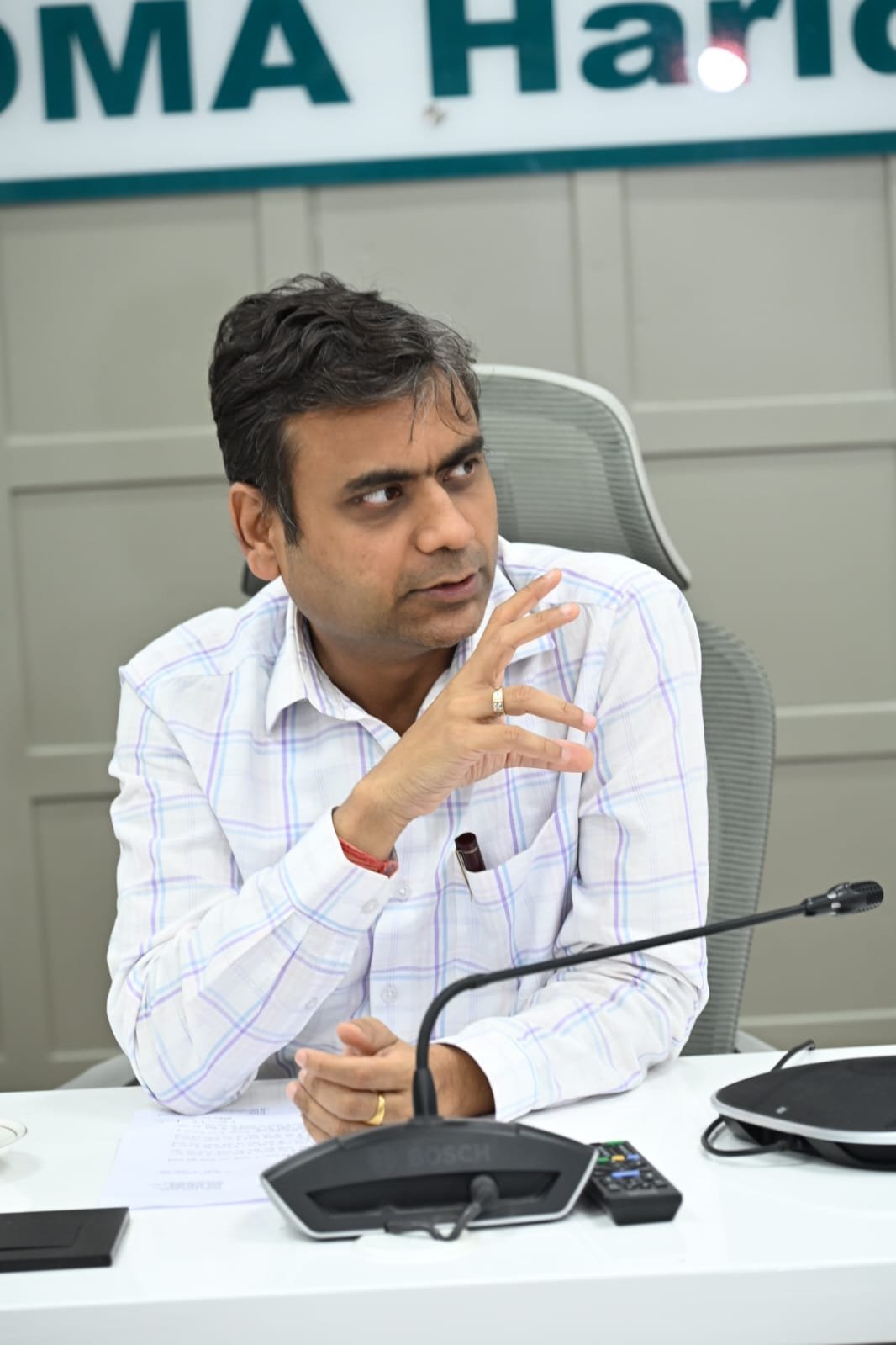 पतंजलि के निकट सुरक्षा एनक्लेव, अहमदपुर ग्रांट एवं सहदेवपुर क्षेत्र में जलभराव की समस्या के स्थायी समाधान हेतु अधिकारियों को दिए आवश्यक निर्देश