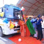 परमार्थ पीठाधीश्वर, पूज्य स्वामी चिदानन्द सरस्वती जी के पावन सान्निध्य में हुआ निःशुल्क रोगी बस सेवा का शुभारम्भ
