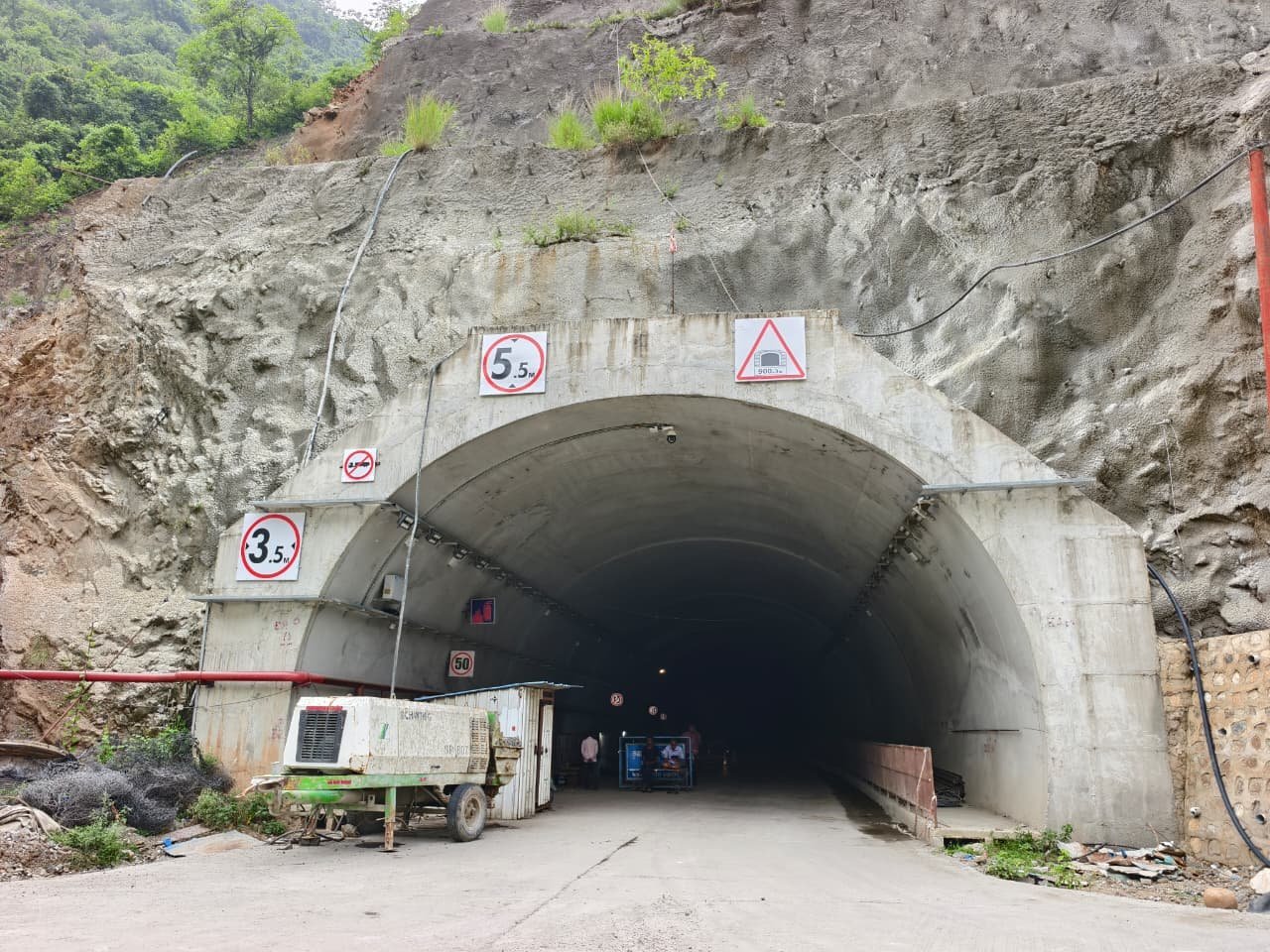 बद्रीनाथ-केदारनाथ यात्रा होगी और अधिक सुगम, 900 मीटर लंबी सुरंग तैयार; 200 मीटर लंबे पुल का निर्माण अंतिम चरण में