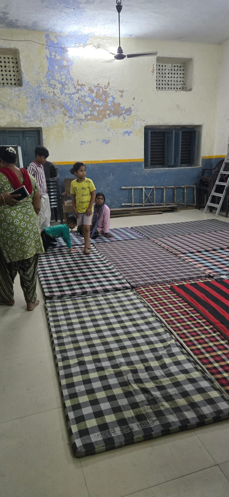 भारी वर्षा के कारण दो आवासीय भवनों के क्षतिग्रस्त होने पर जिला प्रशासन ने त्वरित कार्रवाई करते हुए प्रभावित परिवारों को राहत शिविर में पहुंचाया