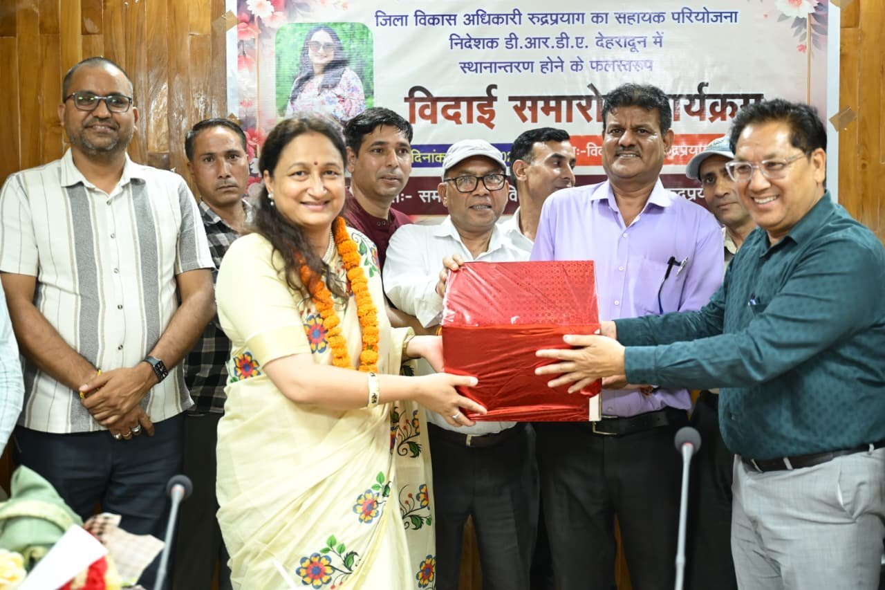 भावुक माहौल में जिला विकास अधिकारी अनीता पंवार को दी गई विदाई