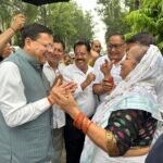 मुख्यमंत्री खटीमा भ्रमण के दूसरे दिन अपने निजी आवास में जनता व जनप्रतिनिधियों से मुलाकात कर उनकी कुलक्षेम पूछी व जनसमस्याएं सुनी