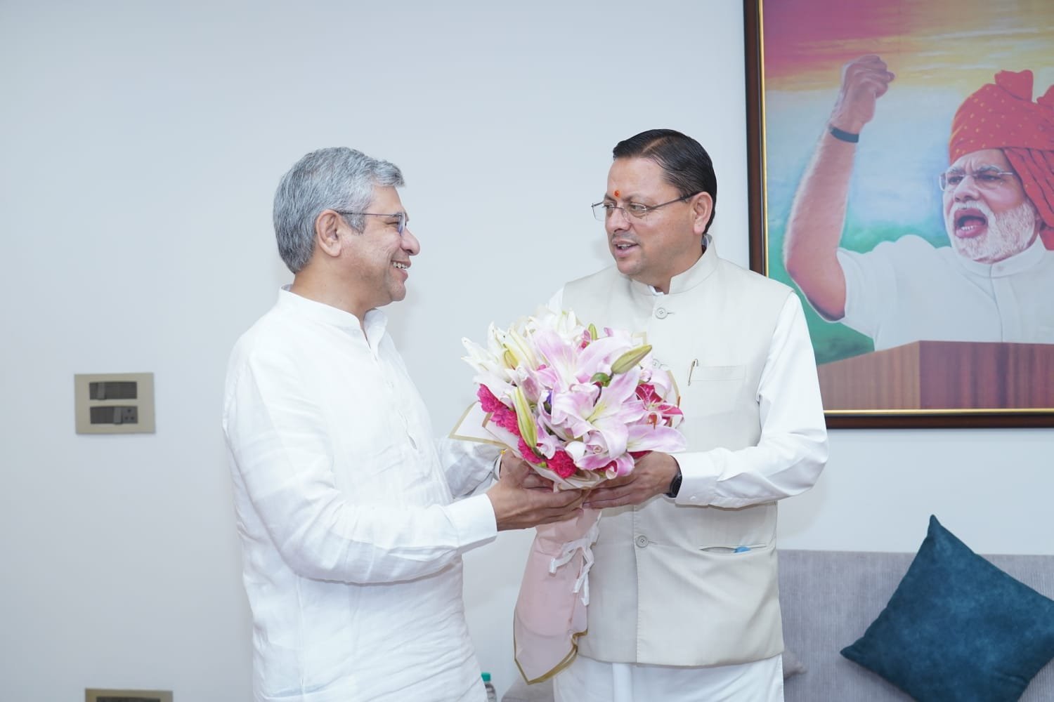 मुख्यमंत्री ने केंद्रीय रेल मंत्री से रेल परियोजनाओं एवं कनेक्टिविटी विस्तार पर की चर्चा