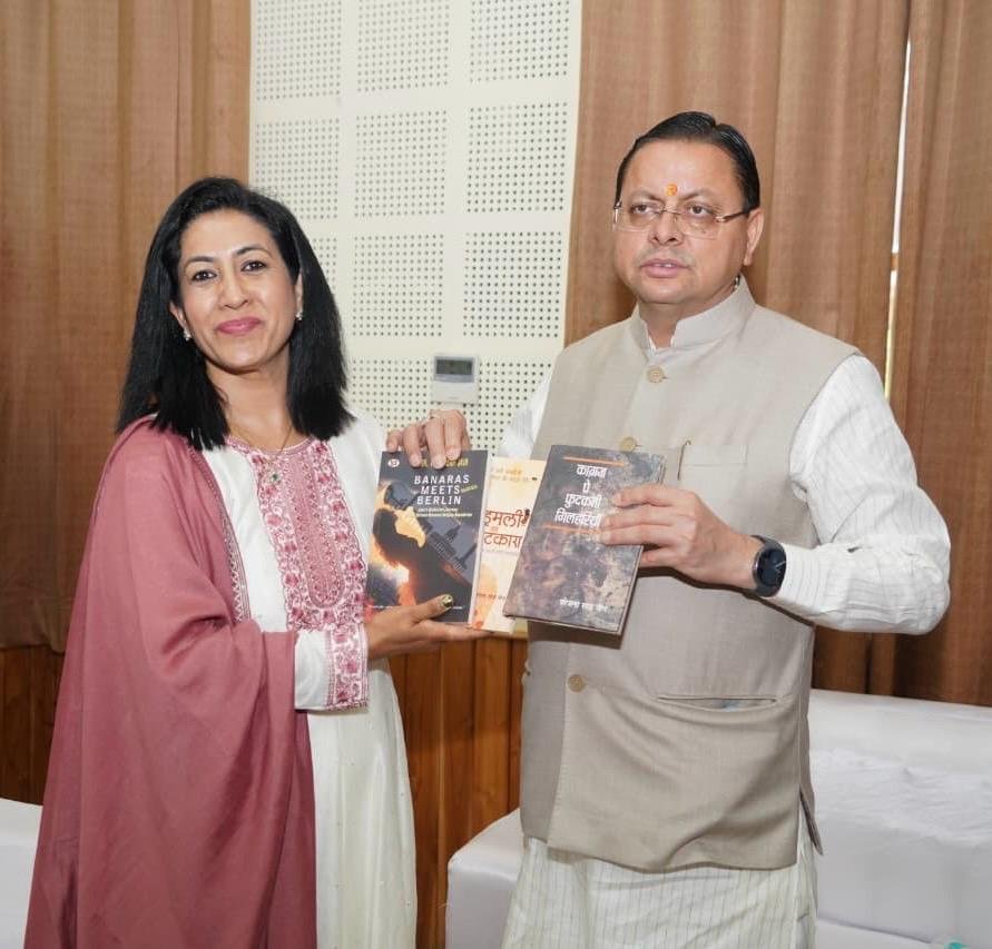 मुख्यमंत्री से साहित्यकार एवं इंडो-जर्मन सांस्कृत डॉ. योजना साह जैन ने शिष्टाचार भेंट की