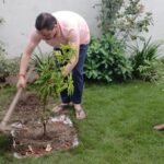 मुख्यमंत्री हरेला पर्व पर नगला तराई अपने निजी आवास परिसर में पौधा रोपण किया