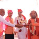 राजस्थान की पावन धरा पर बिश्नोई समाज ने स्वामी चिदानन्द सरस्वती जी के पावन सान्न्ध्यि में किया पौधारोपण