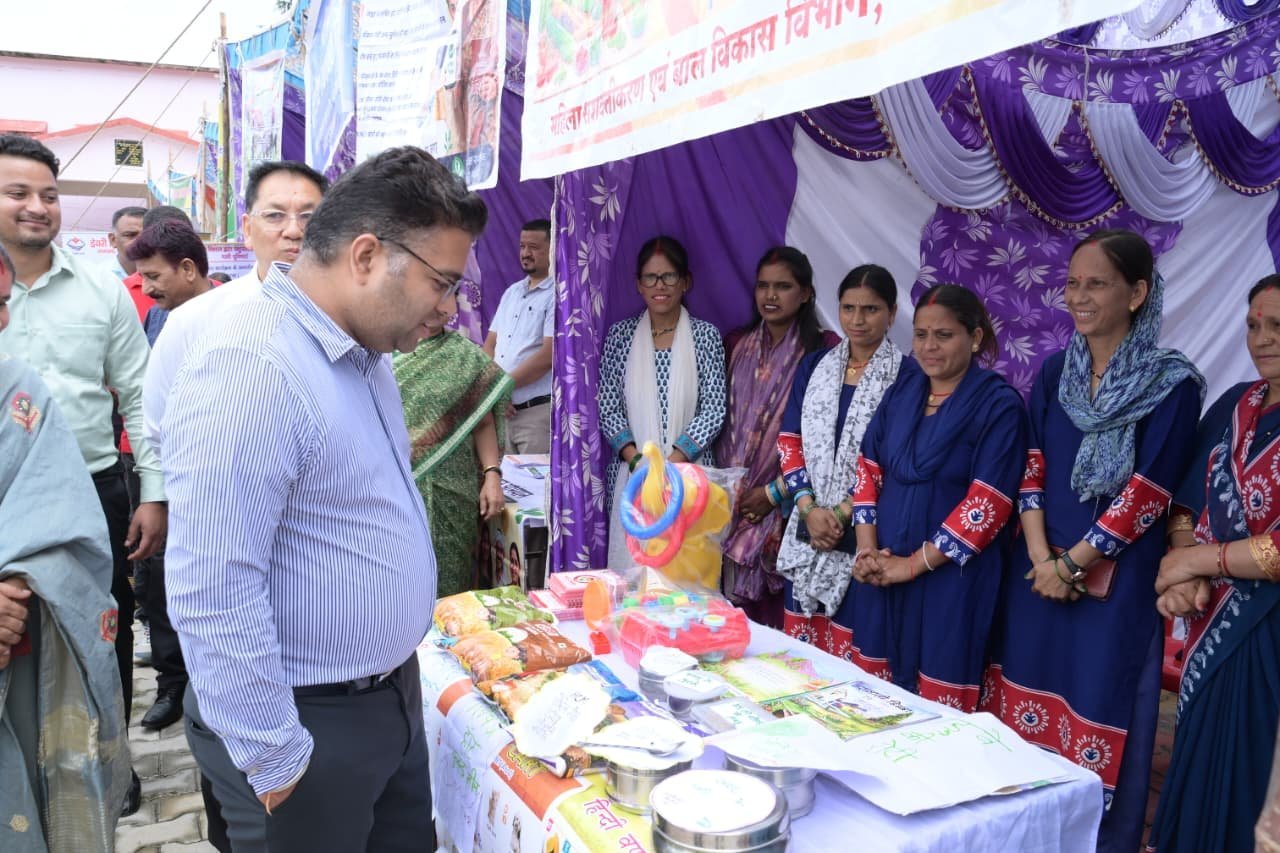 सेवा, सुशासन एवं समर्पण अभियान के तहत जिलाधिकारी ने सुनीं जन समस्याएं, क्षेत्रवासियों को दी जनकल्याणकारी योजनाओं की जानकारी