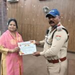 स्वैच्छिक रक्तदान शिविर में यातायात पुलिस कर्मियों ने किया रक्तदान