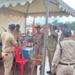 हरिद्वार उत्तराखंड पुलिस अपने-अपने ड्यूटी प्वाइंटों पर मुस्तैद होकर शिव भक्तों को उनके गंतव्य के लिए रवाना करते हुए