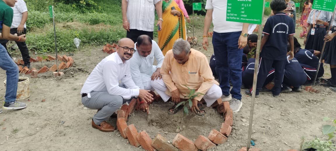 हरेला पर्व पर नवग्रह वाटिका में हुआ वृक्षारोपण, हरित उत्तराखंड का लिया संकल्प