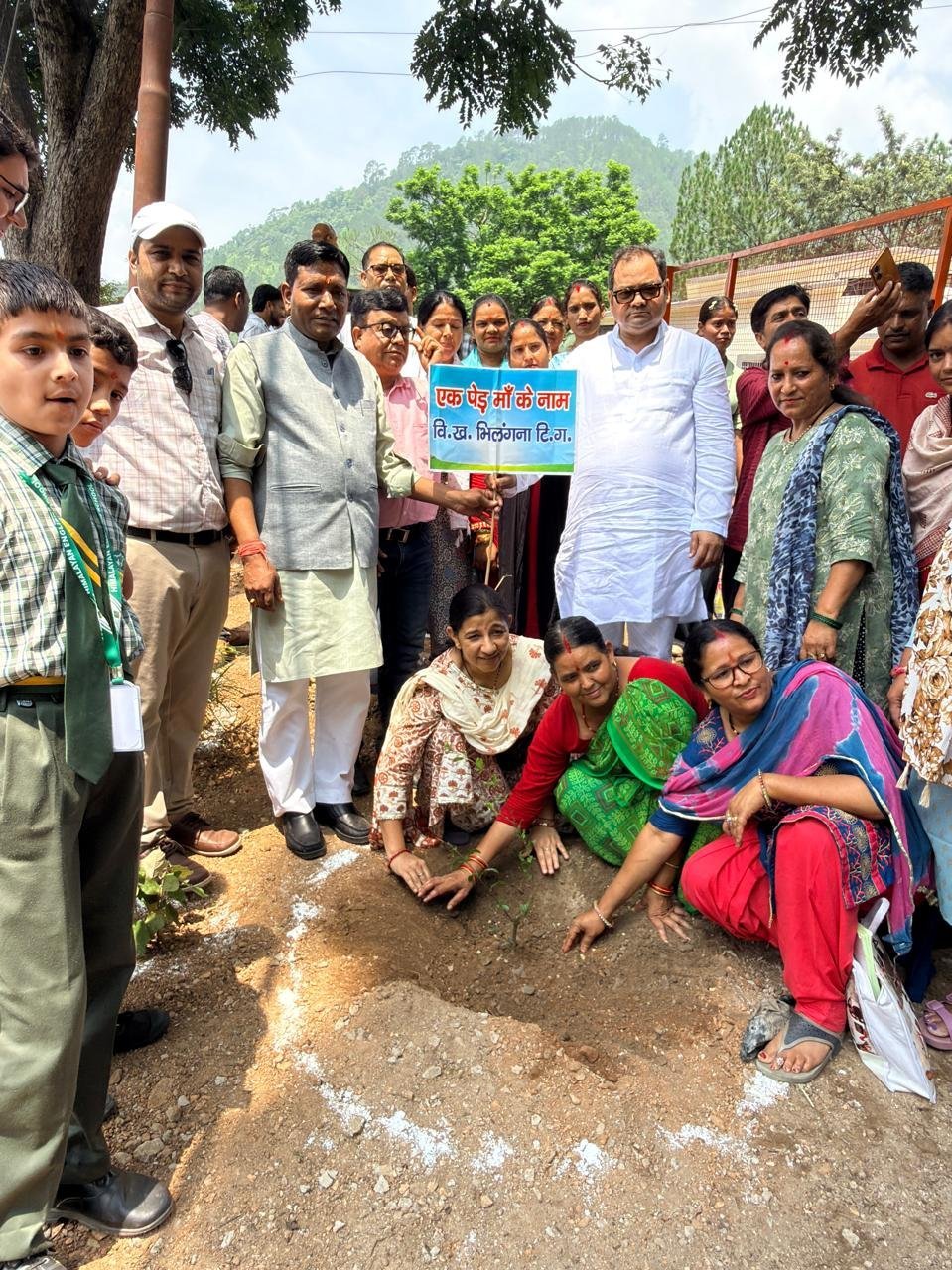हरेला पर्व पर भिलंगना में स्थापित हुआ “गुरु स्मृति वन”, जनप्रतिनिधियों ने किया पौधरोपण