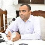 जनपद वासियों की समस्याओं को त्वरित निस्तारण के उदेश्य से जिलाधिकारी मयूर दीक्षित की अध्यक्षता में कलेक्ट्रेट सभागार में प्रत्येक सोमवार को आयोजित किया जा रहा है जन सुनवाई कार्यक्रम