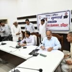 जनपद वासियों की समस्याओं को त्वरित निस्तारण के उदेश्य से जिलाधिकारी मयूर दीक्षित की अध्यक्षता में प्रत्येक सोमवार को आयोजित किया जा रहा है जन सुनवाई कार्यक्रम