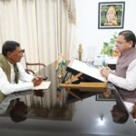मुख्यमंत्री धामी से विधायक बिशन सिंह चुफाल ने भेंट कर क्षेत्र विकास से जुड़े विषयों पर की चर्चा