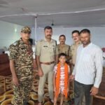 उत्तराखण्ड पुलिस की सतर्कता से परिवार को मिला अपना नन्हा लाल, कुछ ही समय में सकुशल खोजकर परिजनों के किया सुपुर्द