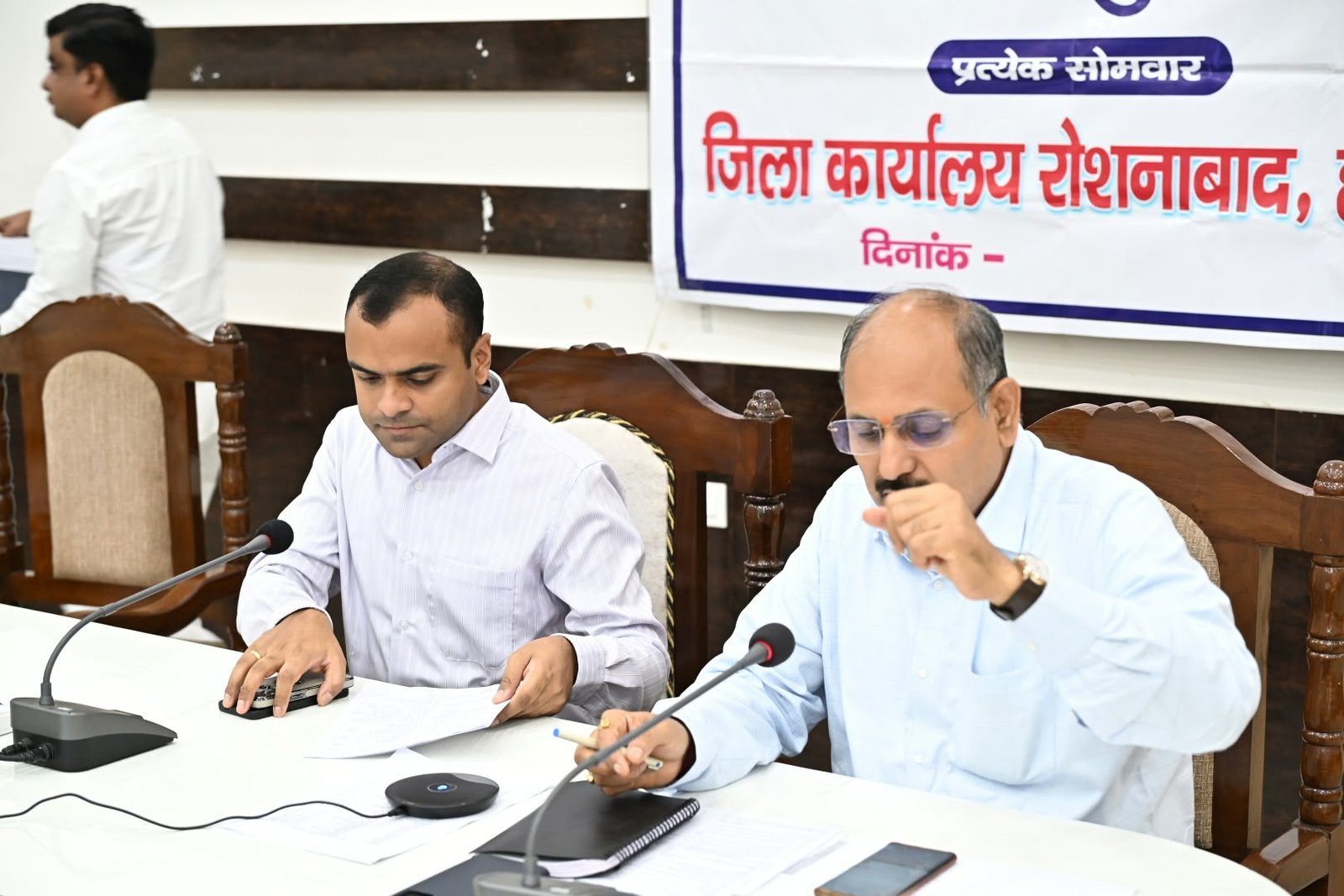अधिकारी अपने अपने क्षेत्रों में सफाई अभियान चलाते हुए,इसकी निरंतर मॉनिटरिंग करें:जिलाधिकारी