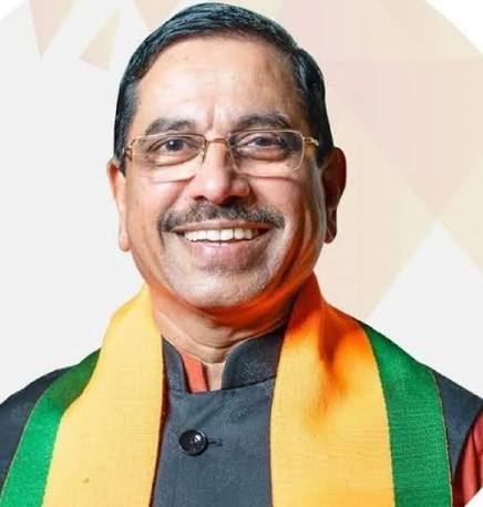 केंद्रीय शिक्षा मंत्री ने उत्तराखंड के ‘पूर्ण साक्षर राज्य’ बनने पर मुख्यमंत्री को दी बधाई