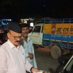 ग्राम सोडा सिरौली में ऑर्डिनेंस गैस सेवा,  की घरेलू गैस वितरण गाड़ी की जांच