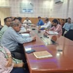जिलाधिकारी ने सड़क निर्माण एवं अनुरक्षण कार्यों की प्रगति की समीक्षा की