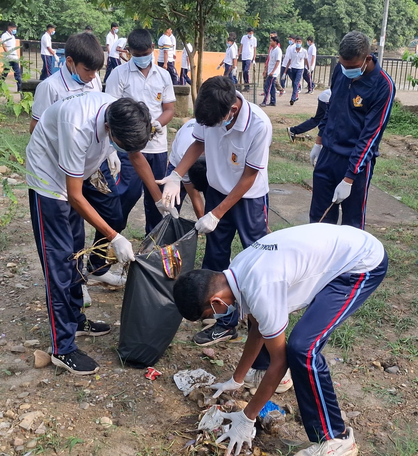 जिलाधिकारी मयूर दीक्षित के निर्देशन में जनपद में निरंतर चलाया जा रहा स्वच्छता अभियान