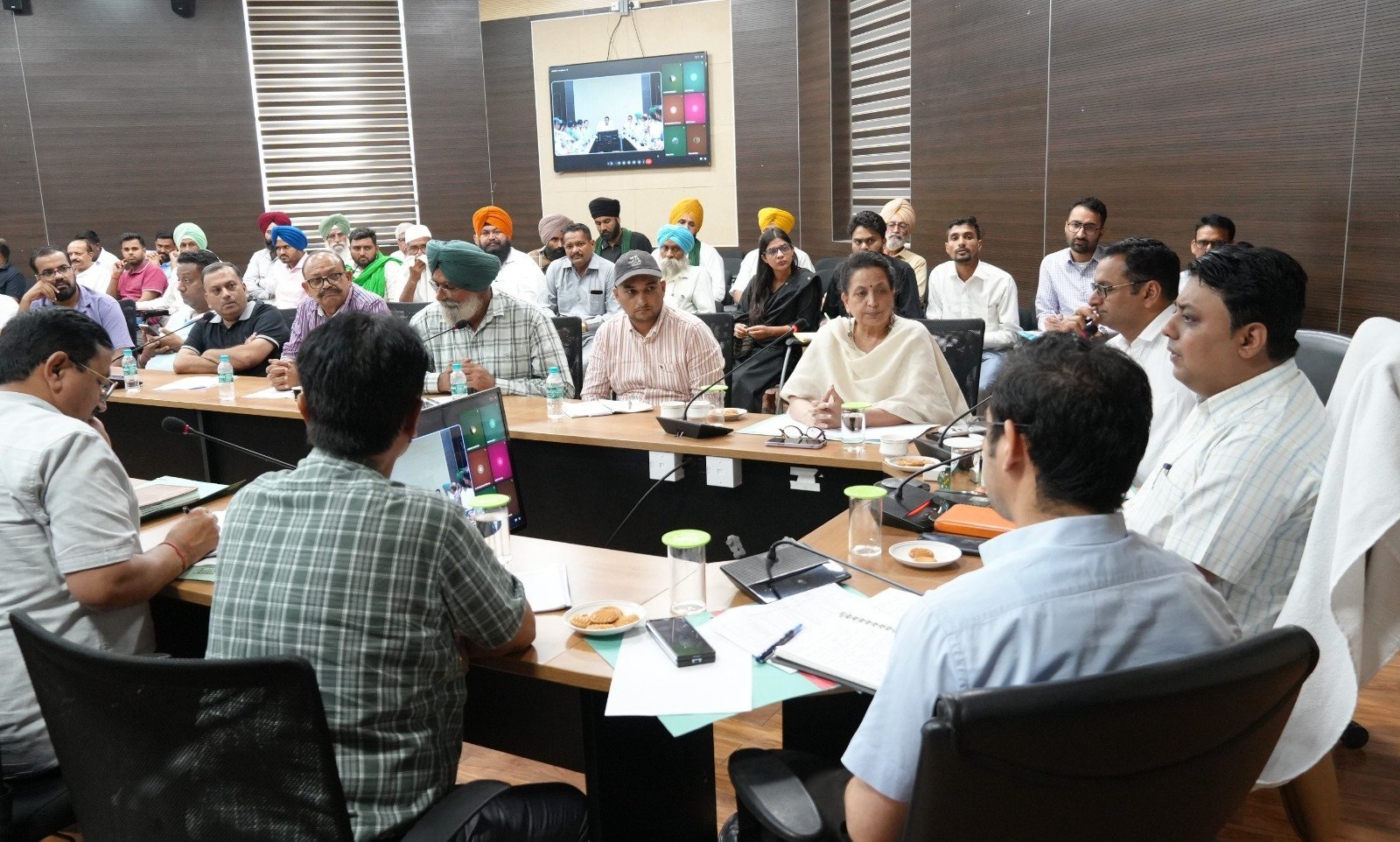 जिले में धान खरीद की प्रक्रिया को पारदर्शी और सुगम बनाने के लिए जिला प्रशासन ने युद्ध स्तर पर तैयारियां शुरू