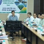 मण्डलायुक्त  जिला सभागार में ग्राम्मोत्थान, रीप, राष्ट्रीय ग्रामीण आजीविका मिशन, प्रधानमंत्री आवास ग्रामीण व वीबीजी राम जी योजनाओं की समीक्षा की