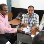 मुख्य निर्वाचन अधिकारी ने किया मतदान केंद्रों का निरीक्षण, मतदाताओं से लिया फीडबैक