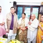 मुख्यमंत्री धामी ने 15 अगस्त की पूर्व संध्या पर शहीद अमित कुमार अणथ्वाल के परिजनों से की भेंट, किया सम्मानित