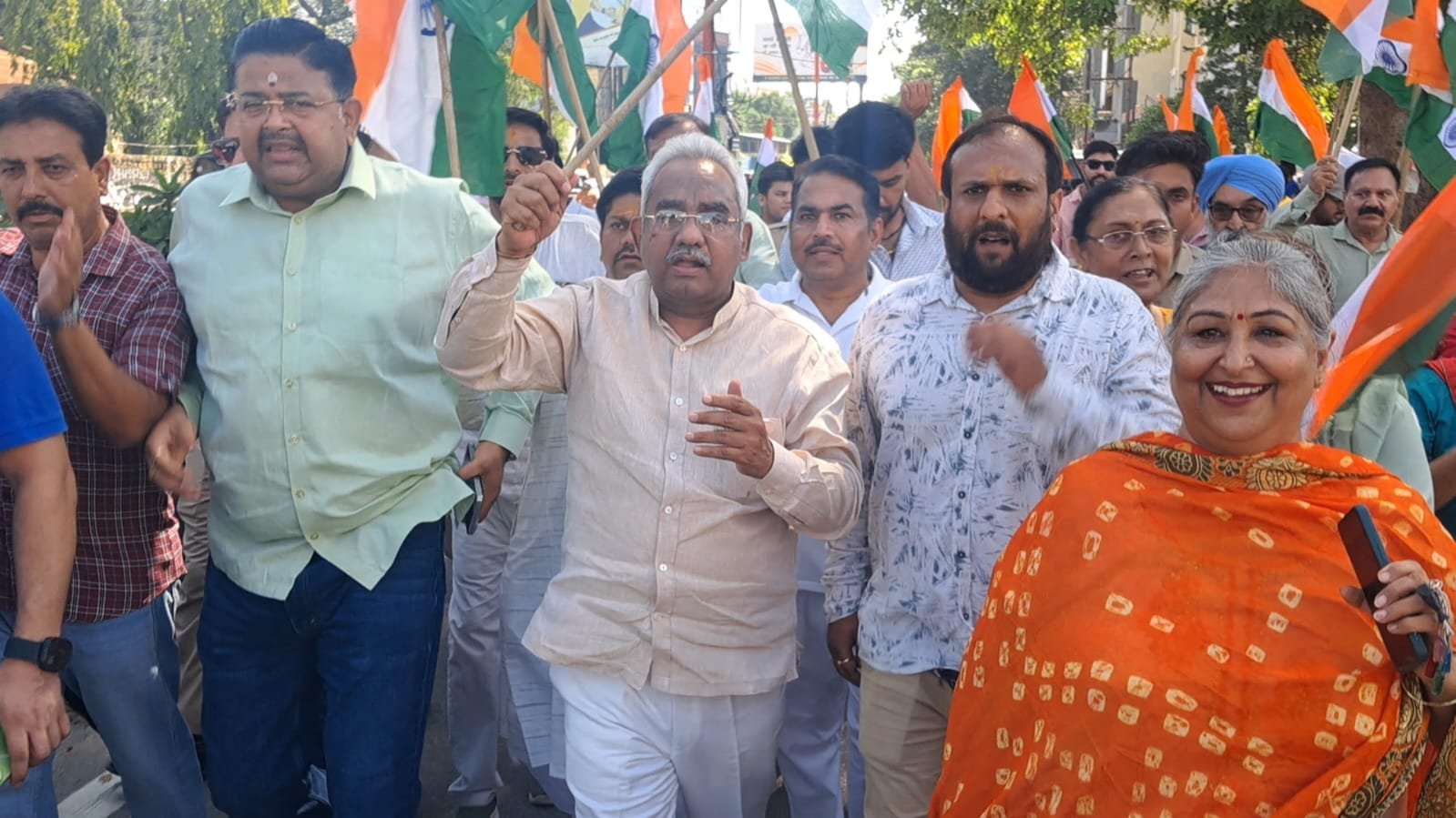 राष्ट्रभक्ति के उत्साह से गूंजा हरिद्वार, कैबिनेट मंत्री मदन कौशिक के नेतृत्व में निकली भव्य तिरंगा यात्रा