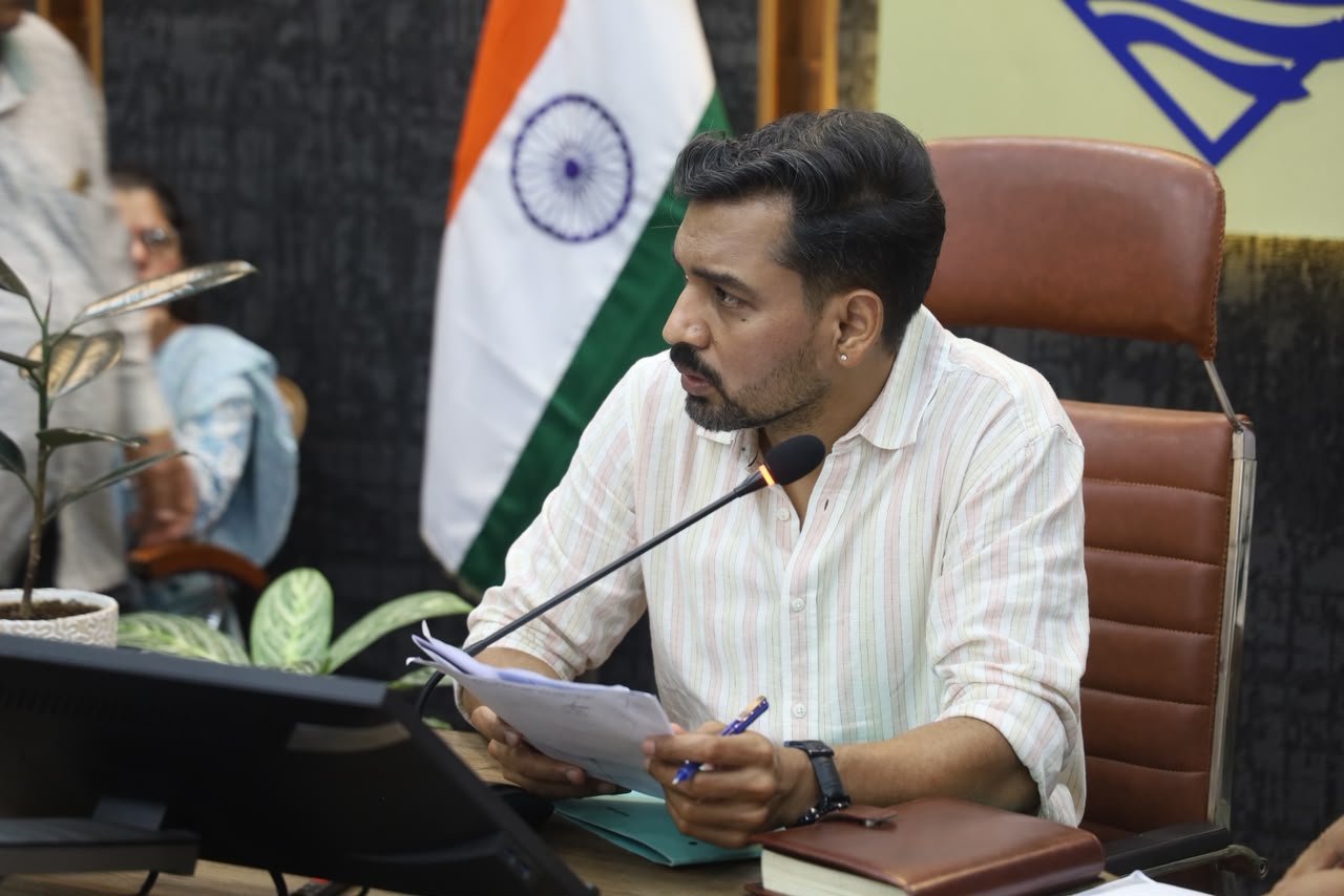समाधान दिवस में डीएम ने 109 फरियादियों की सुनी समस्याएं, अधिकांश मामलों का मौके पर किया निस्तारण