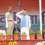 स्वतंत्रता दिवस पर मुख्यमंत्री श्री पुष्कर सिंह धामी ने परेड ग्राउंड में किया ध्वजारोहण