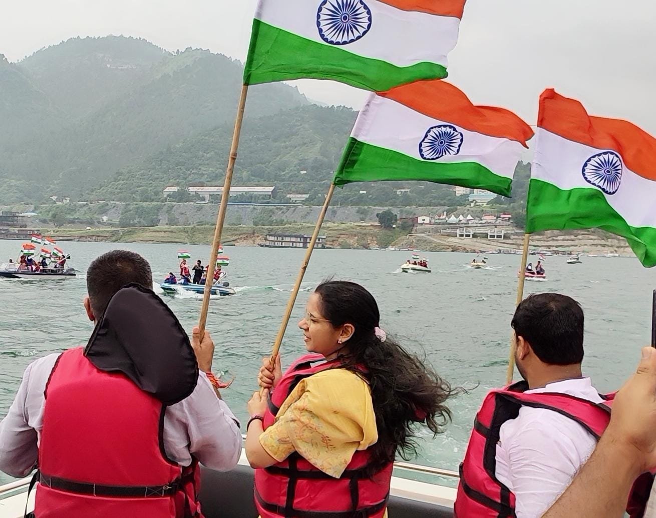 ‎देशभक्ति के रंग में रंगी टिहरी झील, तिरंगे के साथ गूंजे भारत माता की जय के जयकारे