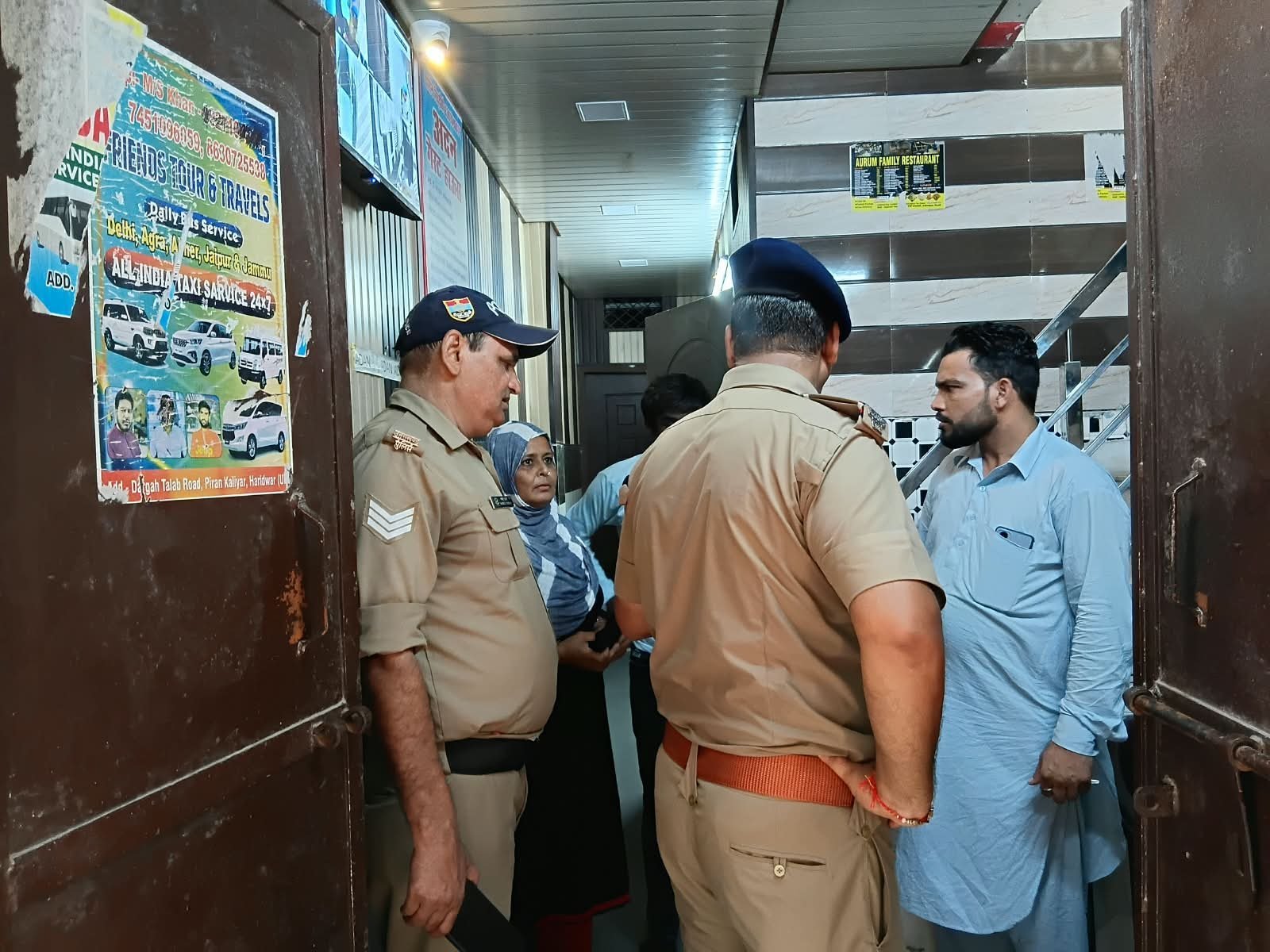 आपराधिक तत्वों के पेंच कसने के लिए एसएसपी नवनीत सिंह के निर्देश पर सड़कों/ गलियों में पहुंची पुलिस